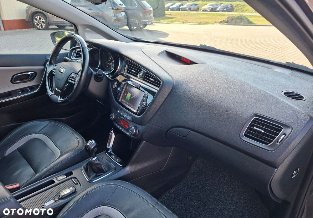 Kia Ceed - 16