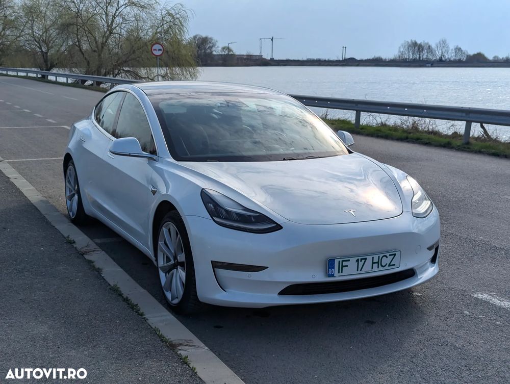 Tesla Model 3 - 1