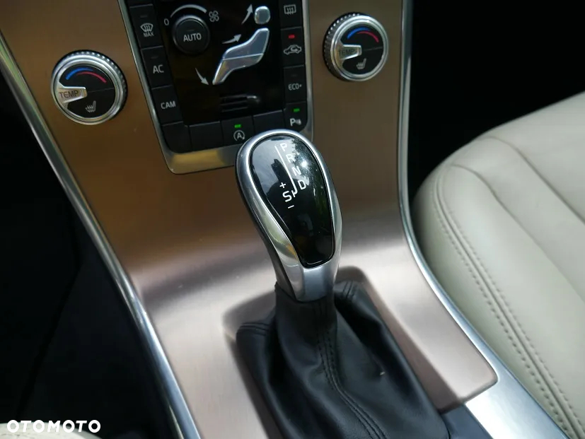Volvo XC 60 D3 Geartronic Momentum - 13