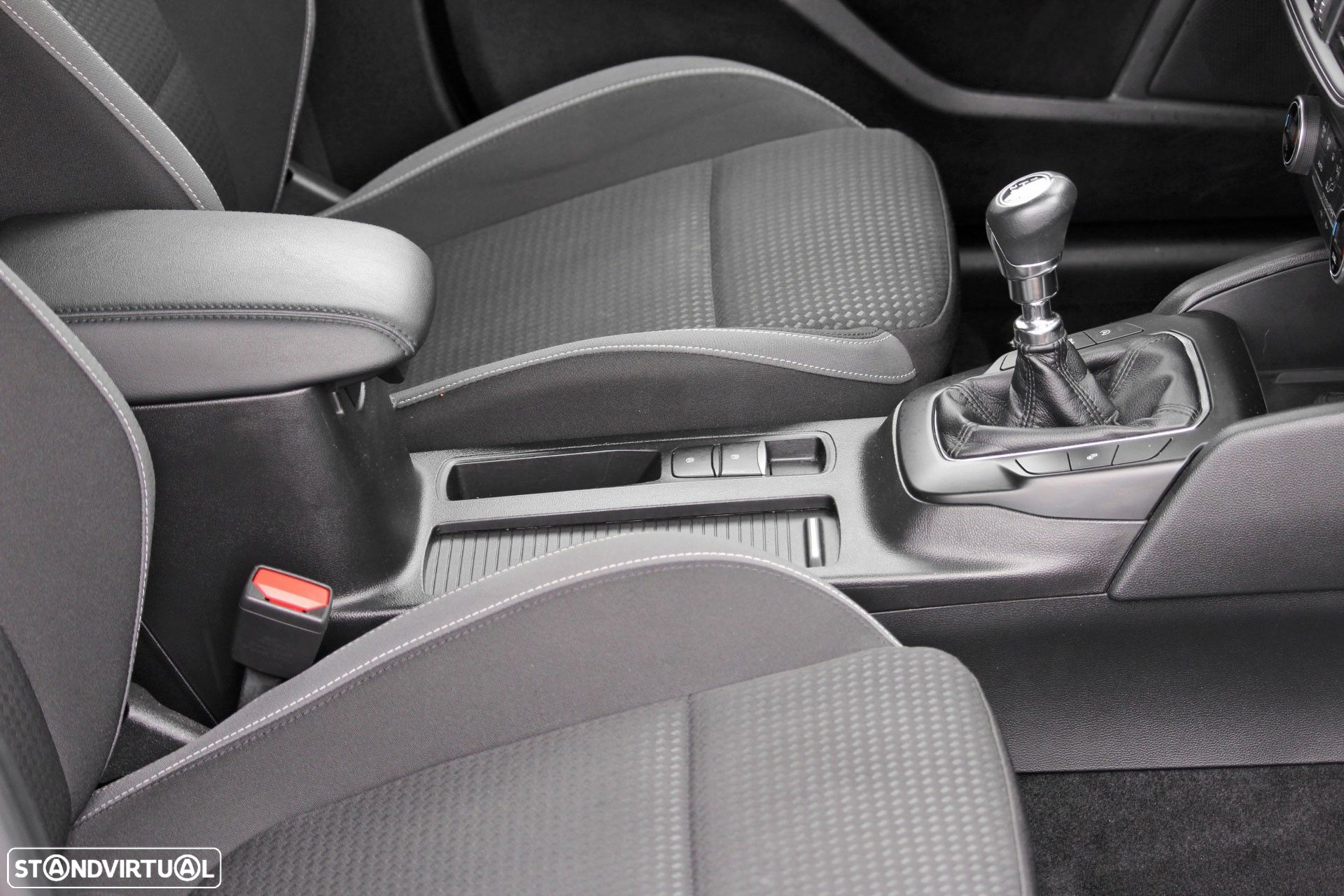 Ford Focus 1.0 EcoBoost MHEV Connected - 27