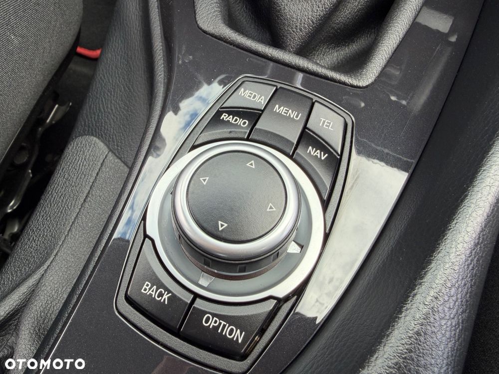 BMW X1 xDrive20i Sport Line - 32