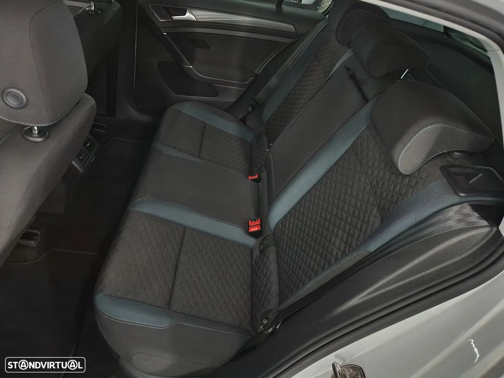 VW Golf 1.6 TDI SCR DSG IQ.DRIVE - 11