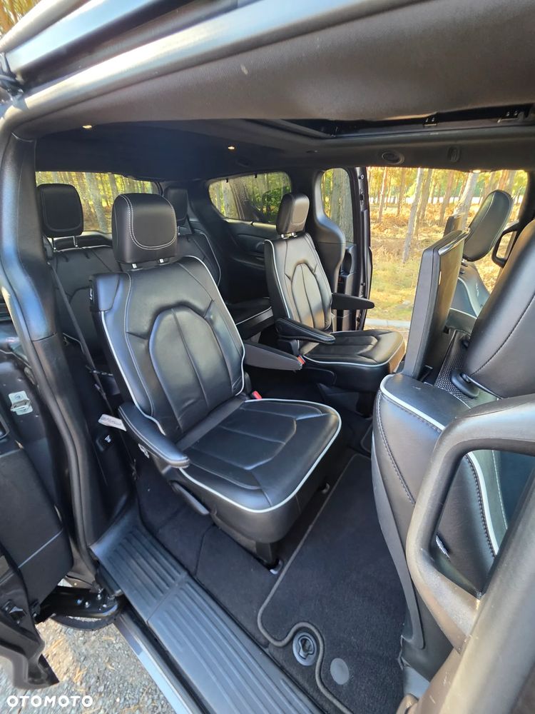 Chrysler Pacifica - 36