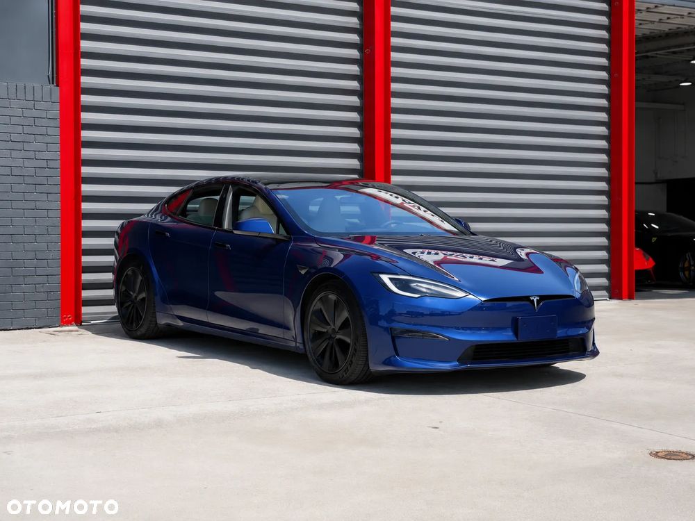 Tesla Model S - 3