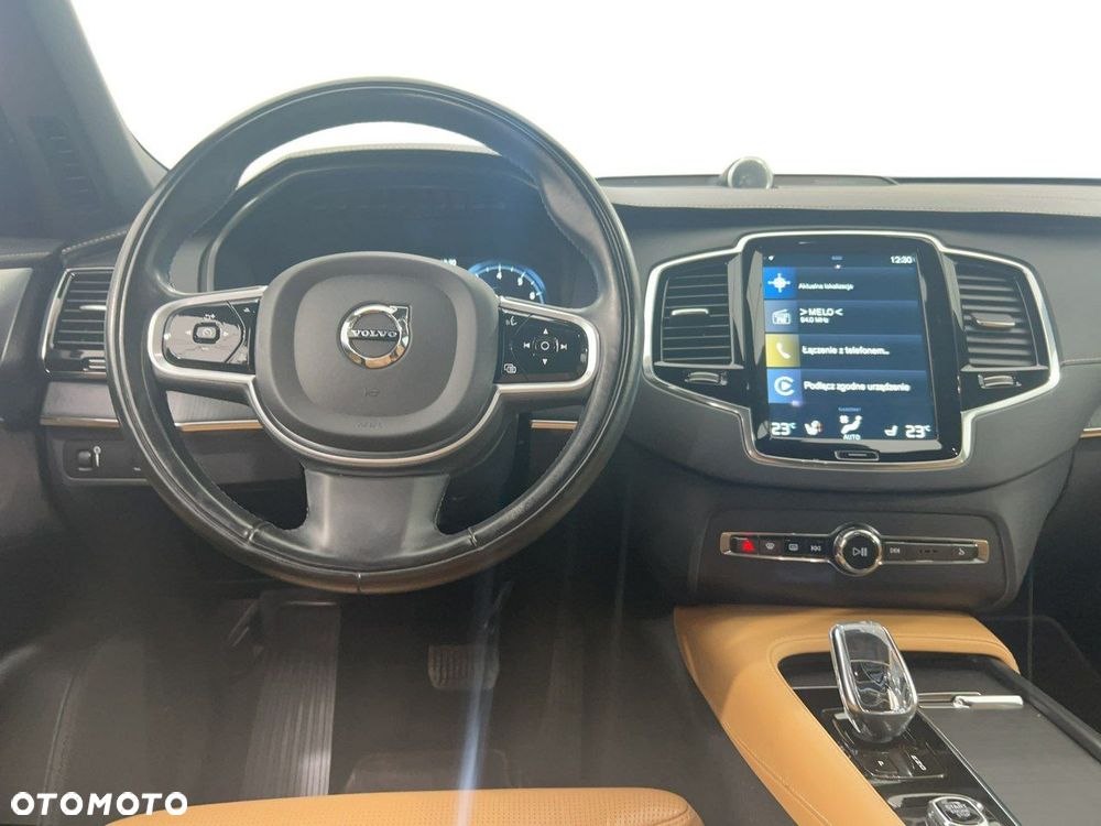 Volvo XC 90 - 9
