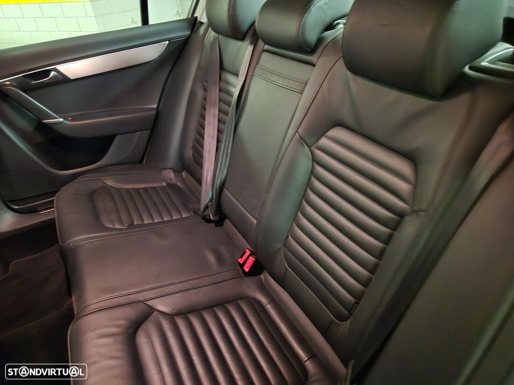 VW Passat 2.0 TDI BlueMotion Highline - 31