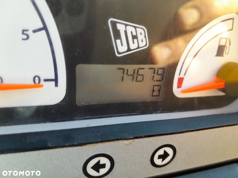 JCB 527-58 AGRI 2011R - 23