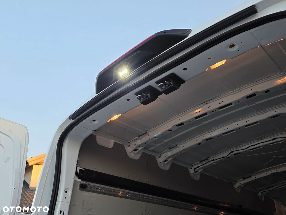 Ford Transit L4 RWD Trend - 15
