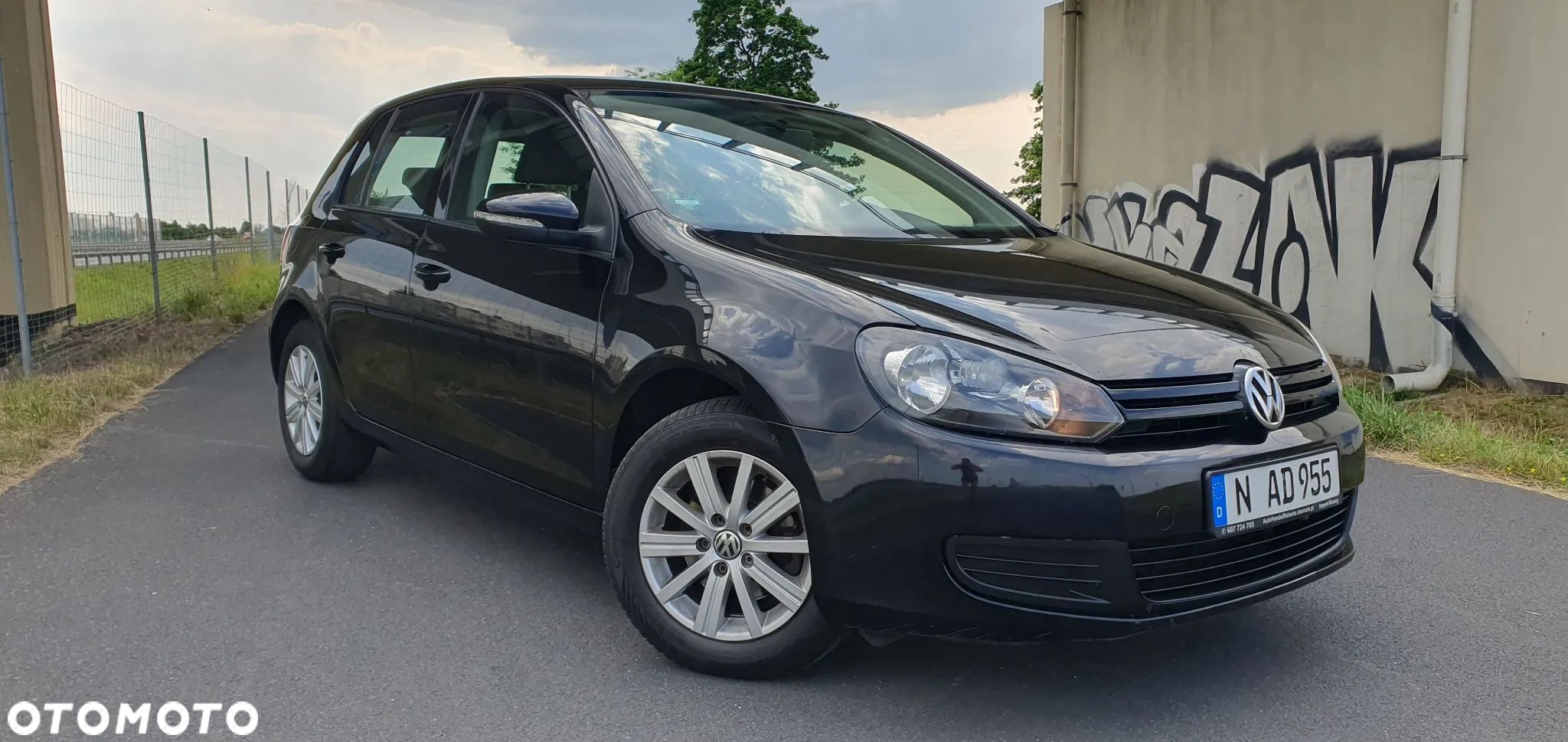 Volkswagen Golf - 1