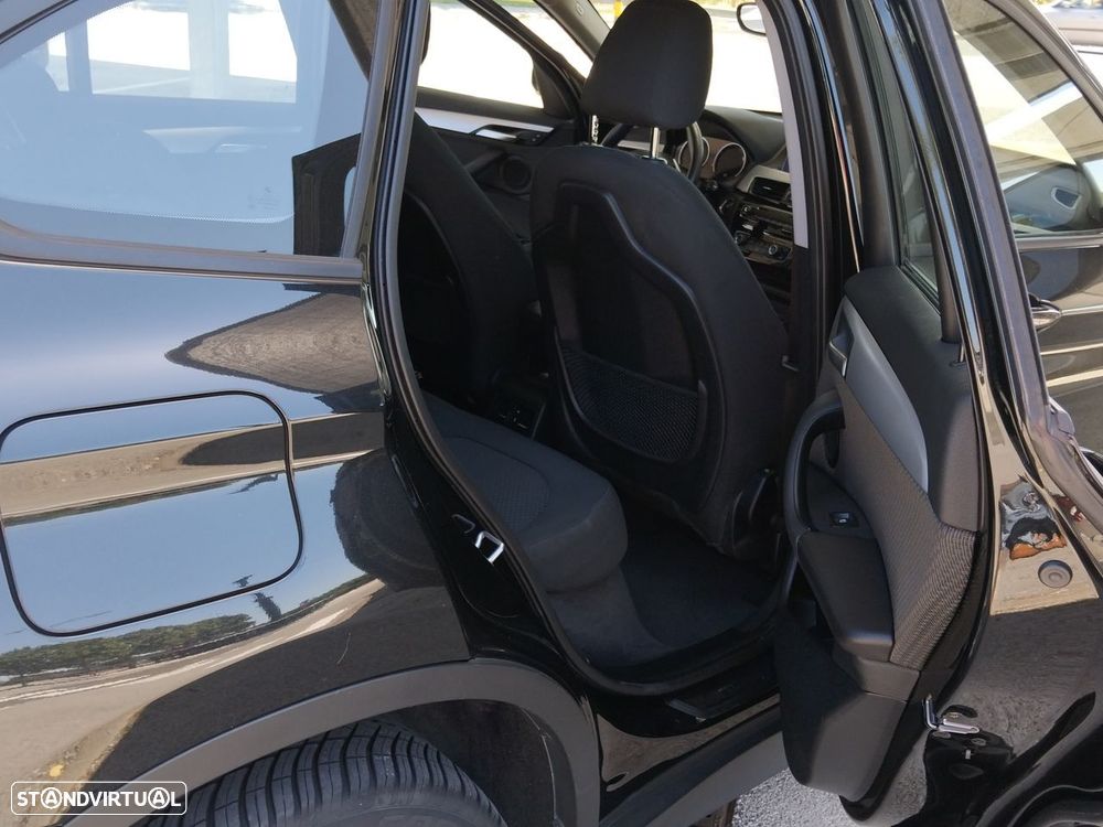 BMW X1 25 e xDrive Corporate Edition - 11