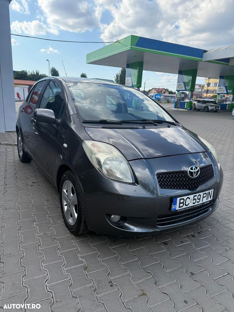 Toyota Yaris 1.3 Aut Luna - 1