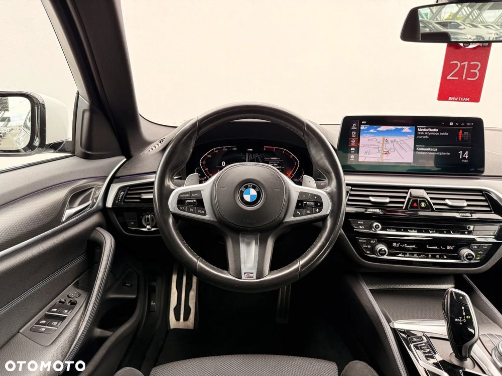 BMW Seria 5 520d xDrive M Sport sport - 32