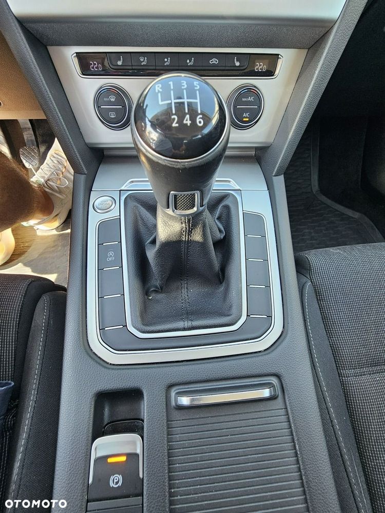Volkswagen Passat - 27