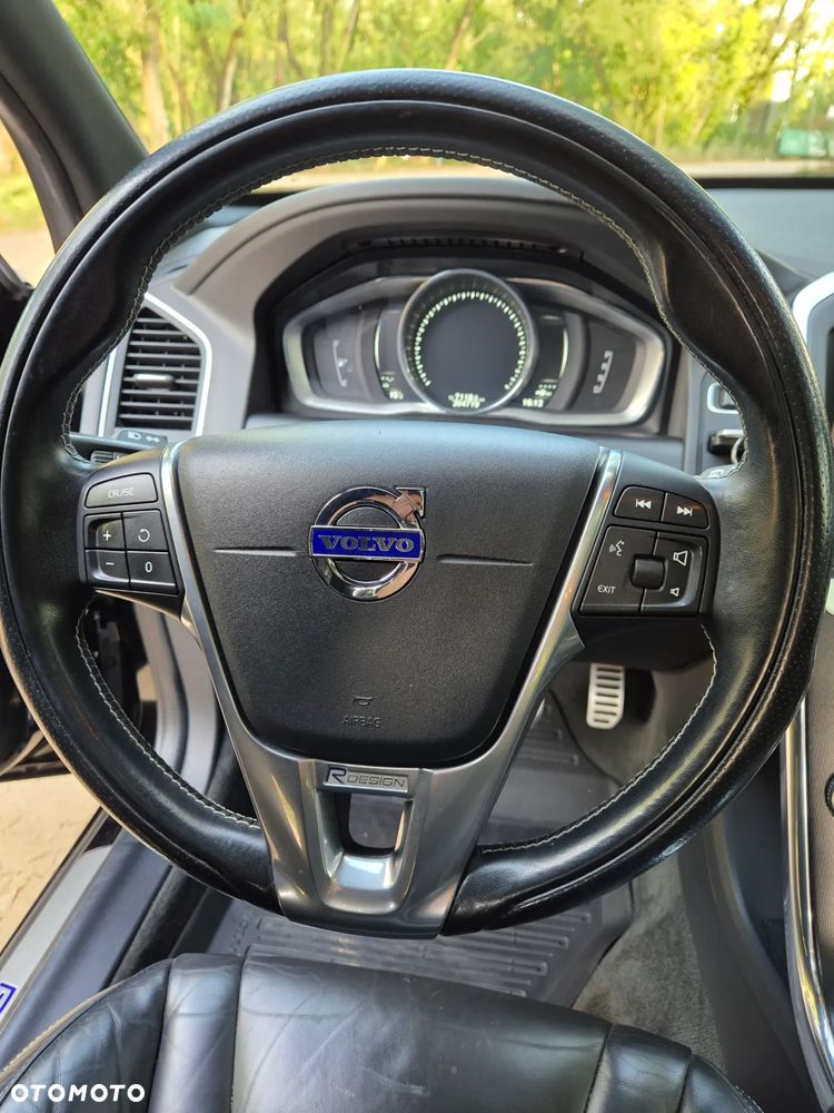 Volvo XC 60 D4 R-Design - 11