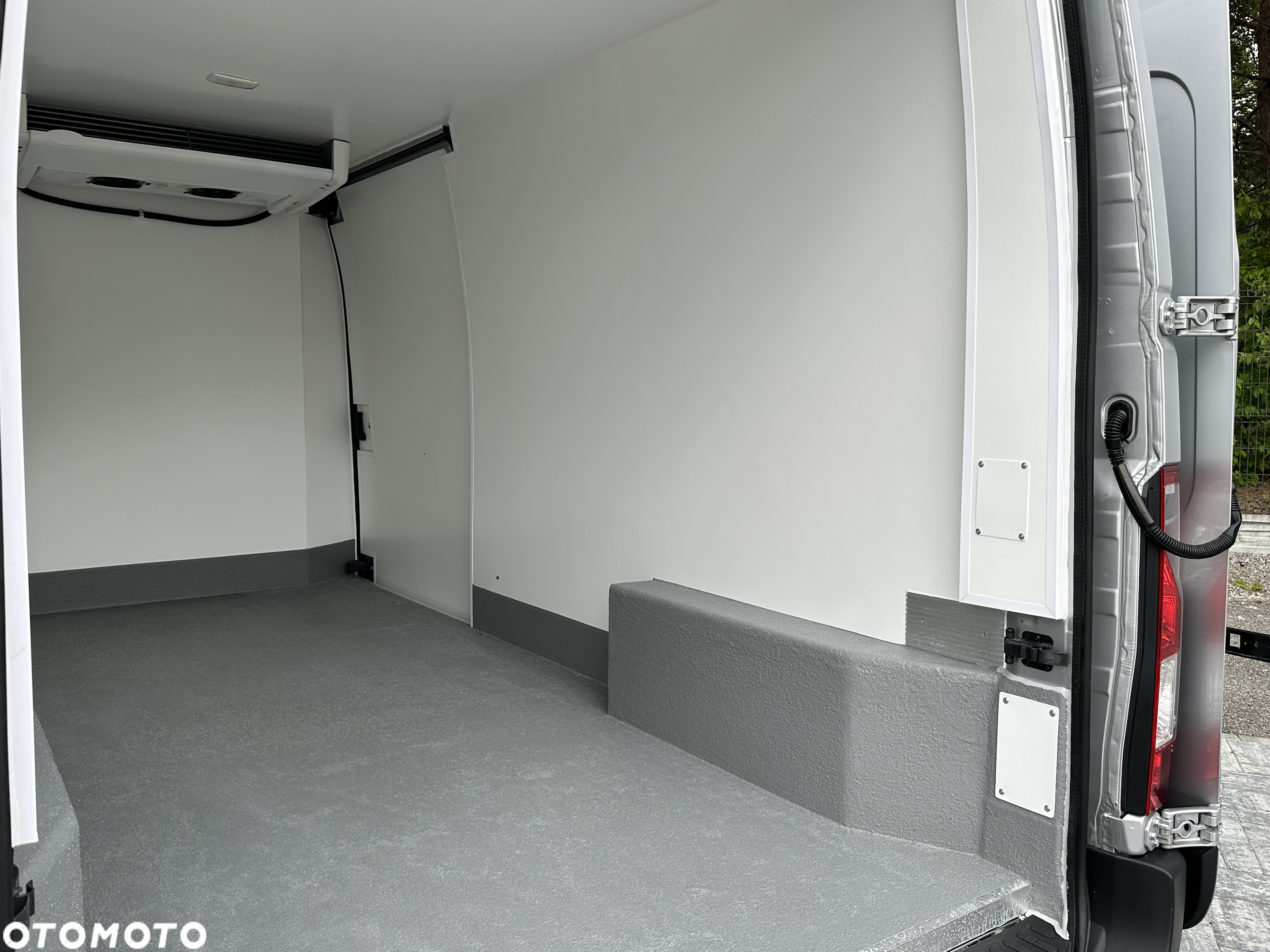 Renault Master L3H2 Chłodnia Carrier Xarios 350 / Zasilanie postojowe 230V / Bogata wersja wyposażenia / Lakier srebrny metalik / Salon PL / FV23% - 12