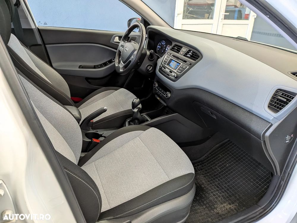 Hyundai i20 1.2 Passion Plus - 16