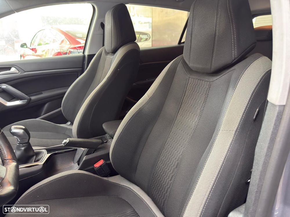 Peugeot 308 1.2 PureTech Style J17 - 32