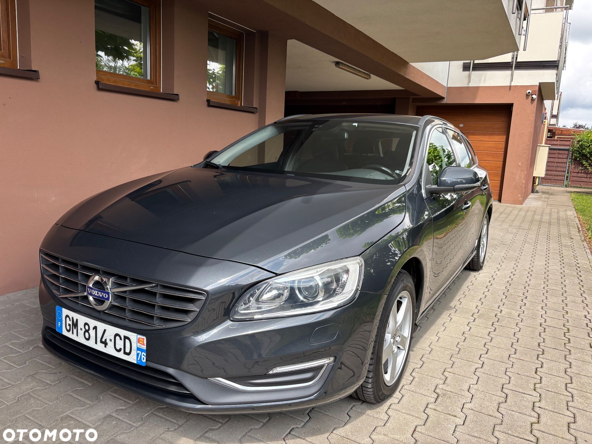 Volvo V60 T5 Drive-E Dynamic Edition (Momentum) - 1
