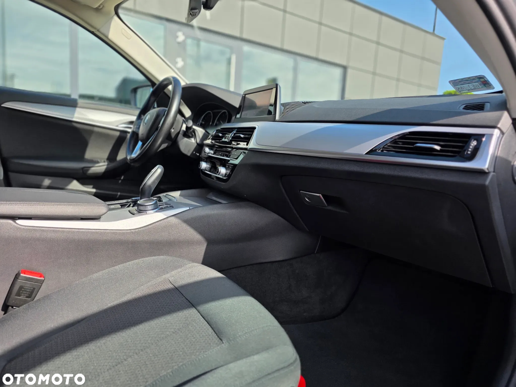 BMW Seria 5 520i - 33