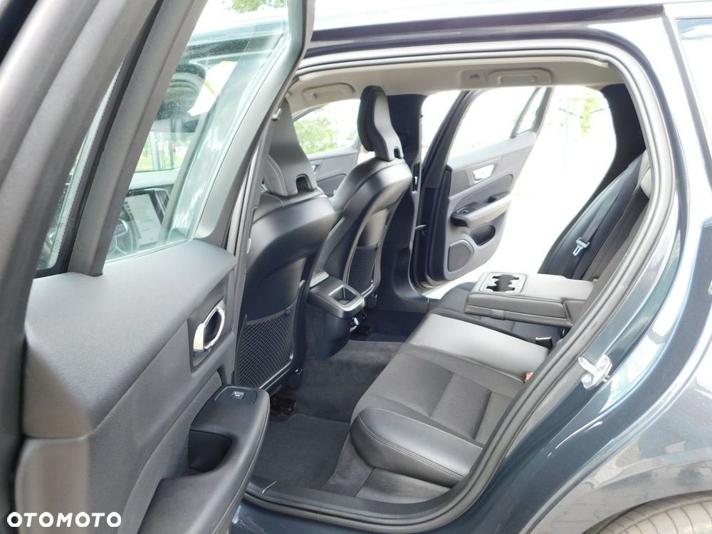 Volvo V60 D3 Momentum Pro - 11