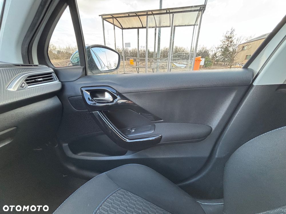 Peugeot 208 1.2 PureTech Style - 16