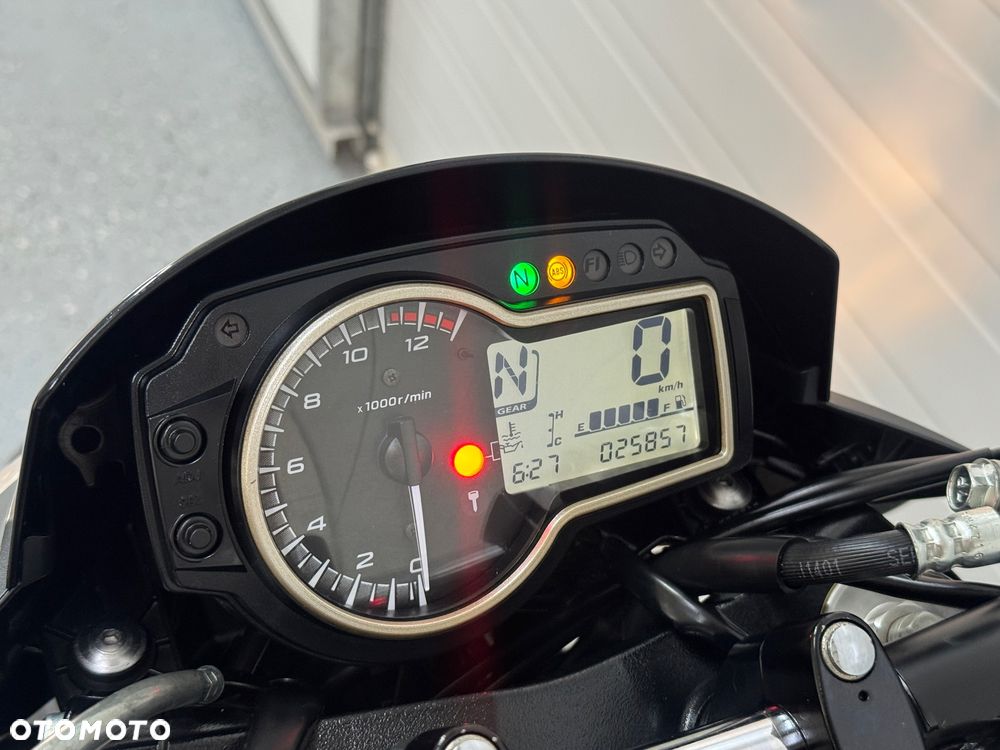 Suzuki GSR - 25