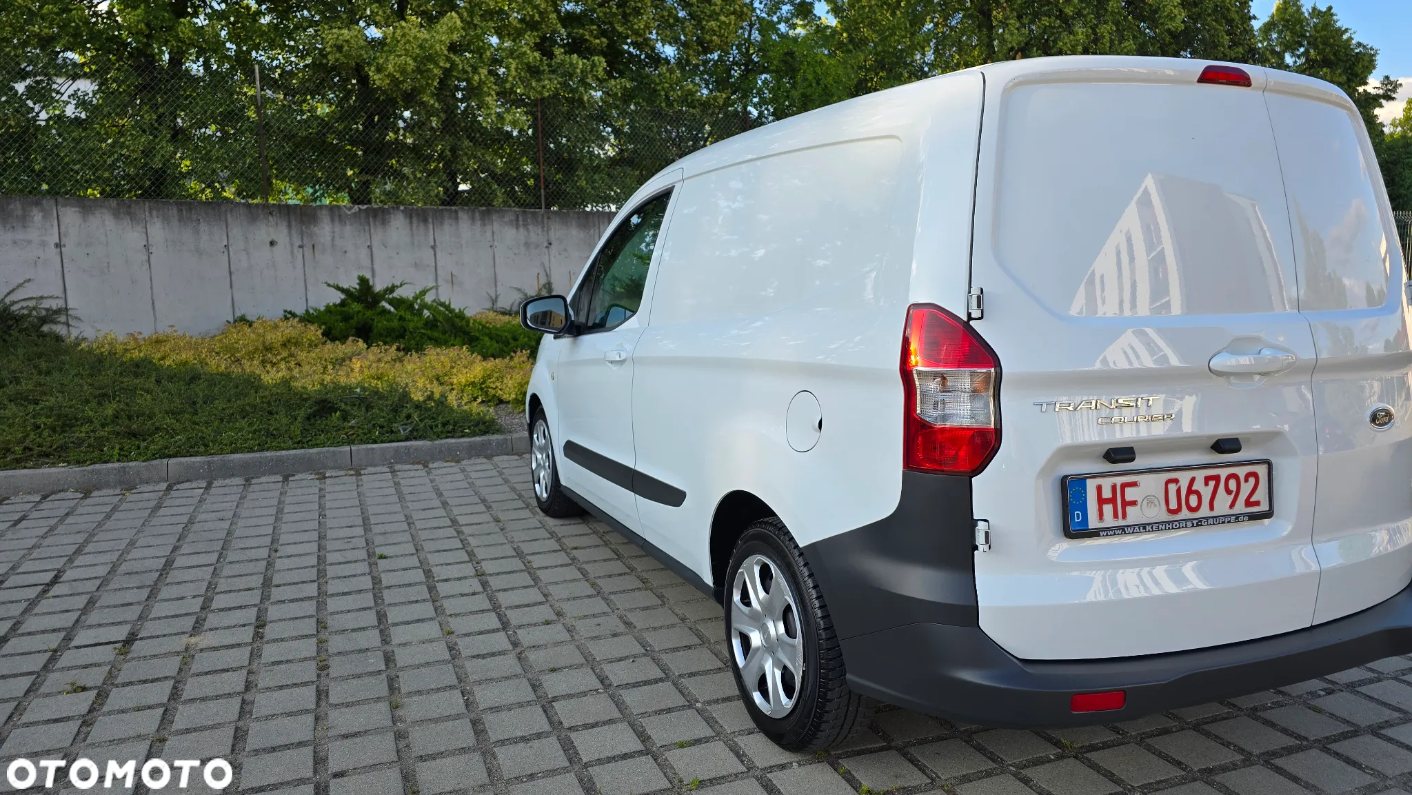 Ford Transit Courier - 30