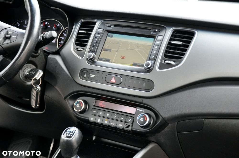Kia Carens - 27