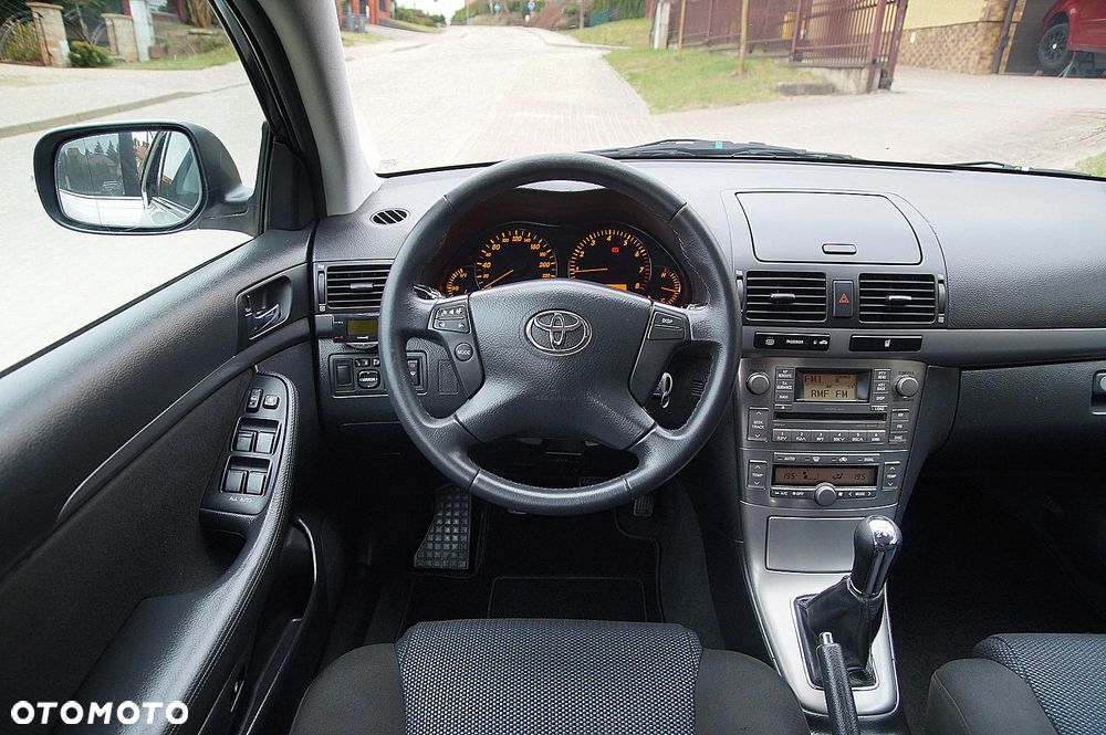 Toyota Avensis 1.8 VVT-i Sol Premium - 11