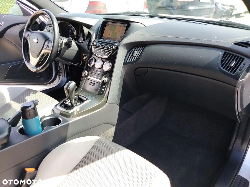 Hyundai Genesis Coupe 2.0 TCI Premium - 8