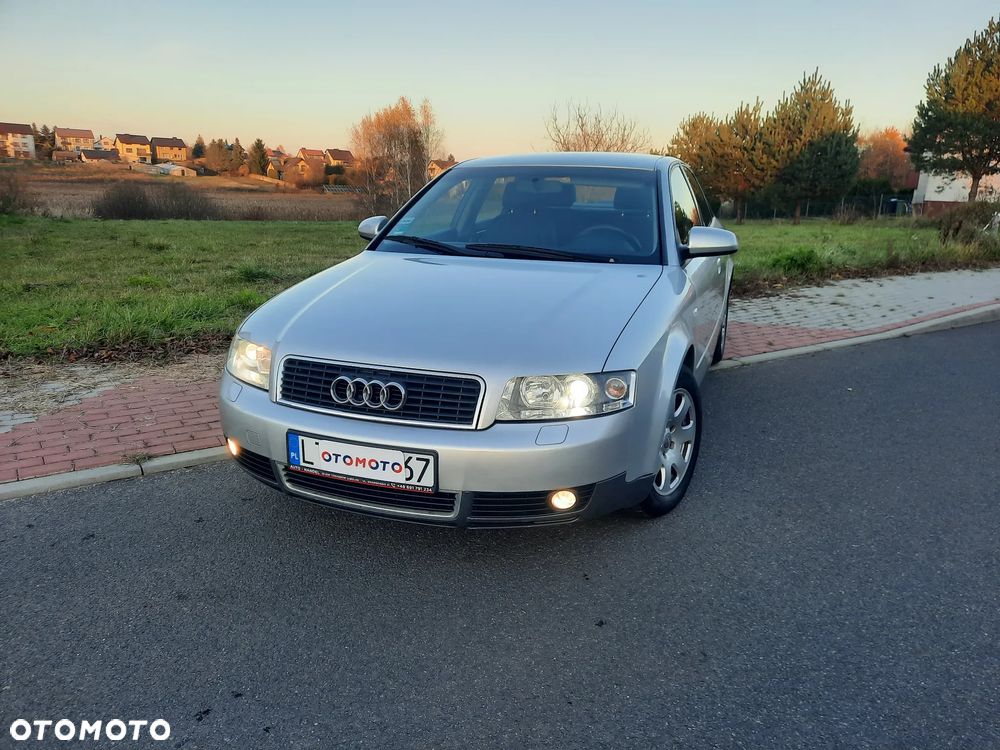 Audi A4 Limousine - 1