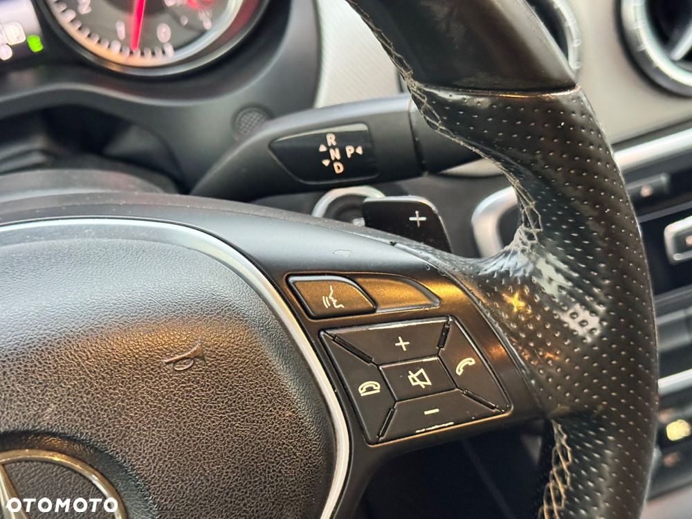 Mercedes-Benz CLA 180 7G-DCT - 30