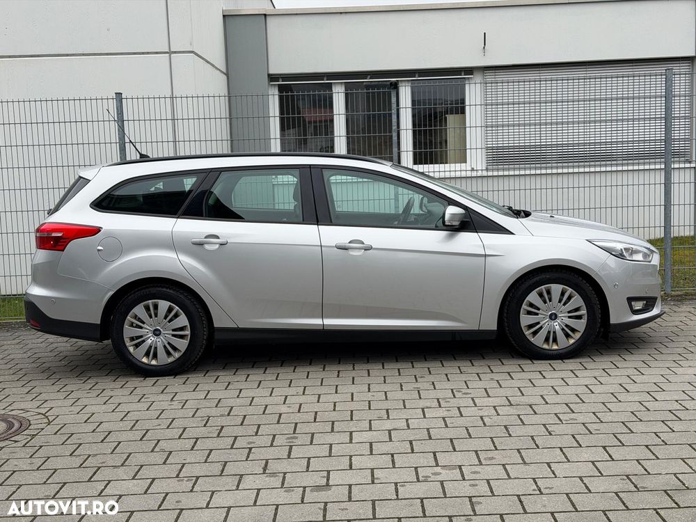 Ford Focus 1.5 TDCi Powershift Titanium - 9