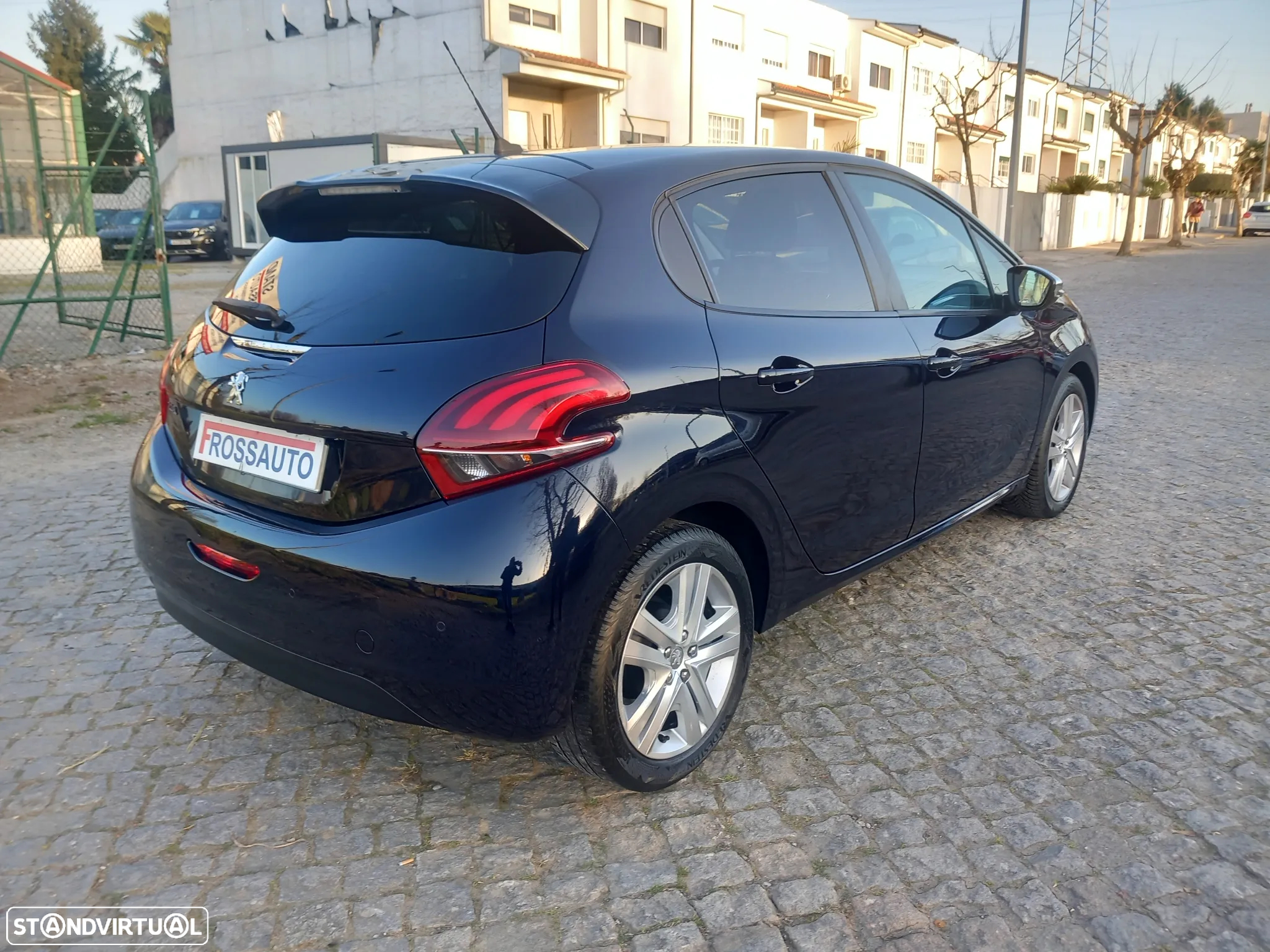 Peugeot 208 1.2 PureTech Allure - 6