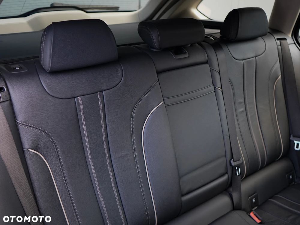 BMW Seria 5 530d xDrive Touring Luxury Line - 26