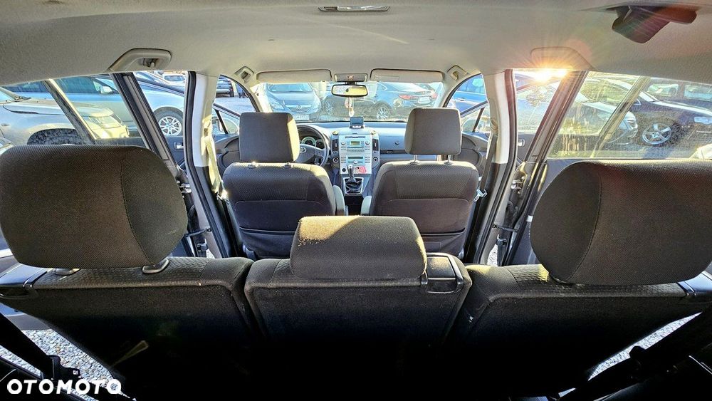 Toyota Corolla Verso - 32