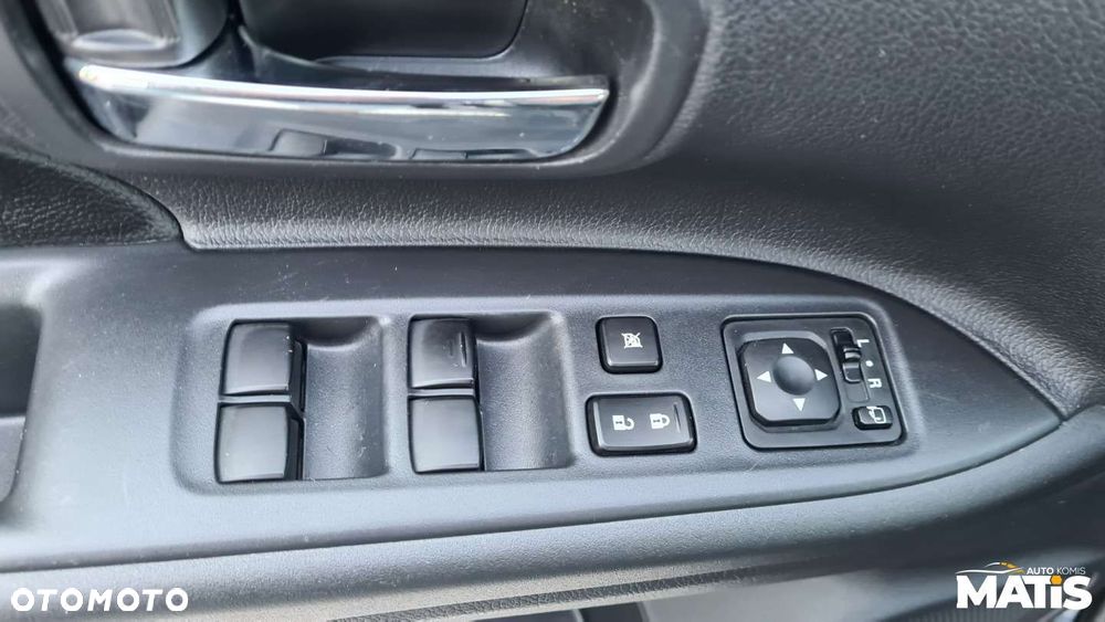 Mitsubishi Outlander - 34