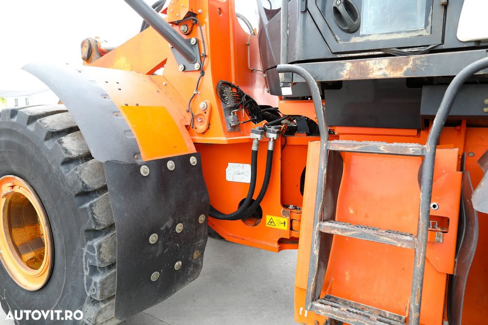 Hitachi ZW 310-6 - 12