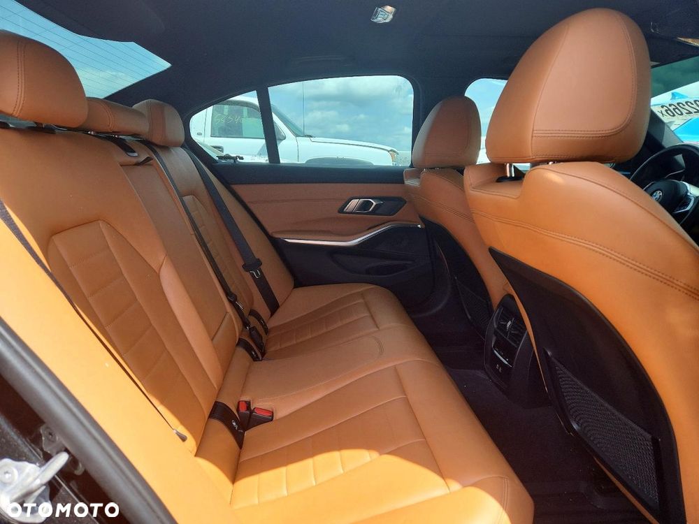 BMW Seria 3 330i xDrive M Sport - 8