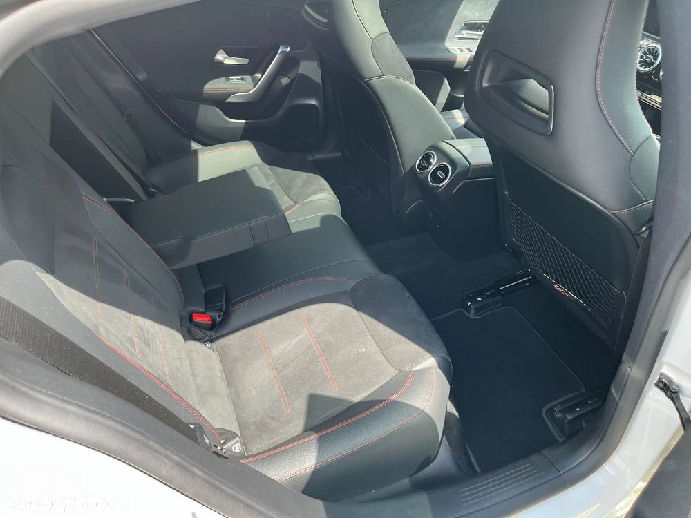 Mercedes-Benz CLA 200 mHEV AMG Line 7G-DCT - 17