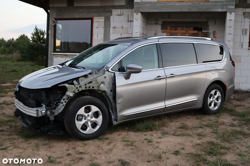 Chrysler Pacifica - 8