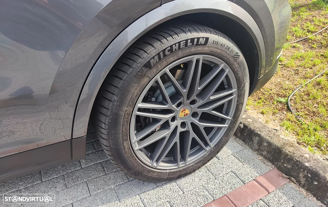 Porsche Cayenne Coupé E-Hybrid - 6