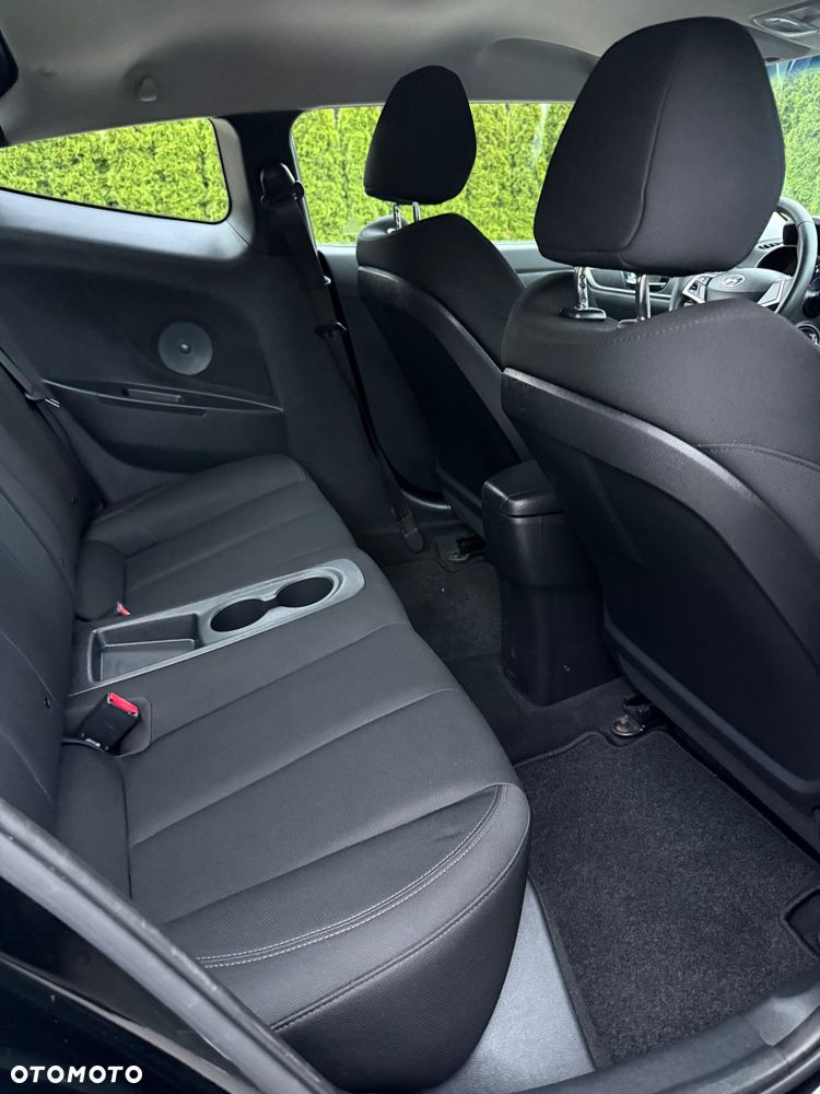 Hyundai Veloster 1.6 Premium - 32