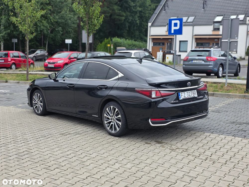 Lexus ES 300h Business Edition + - 6