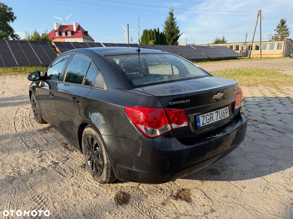 Chevrolet Cruze 1.6 LS - 6