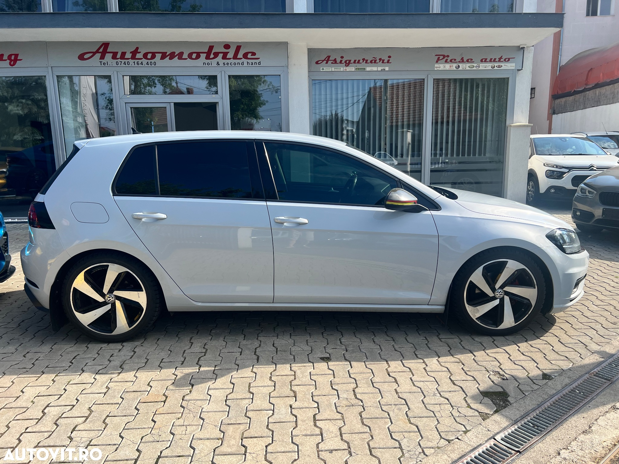 Volkswagen Golf - 2