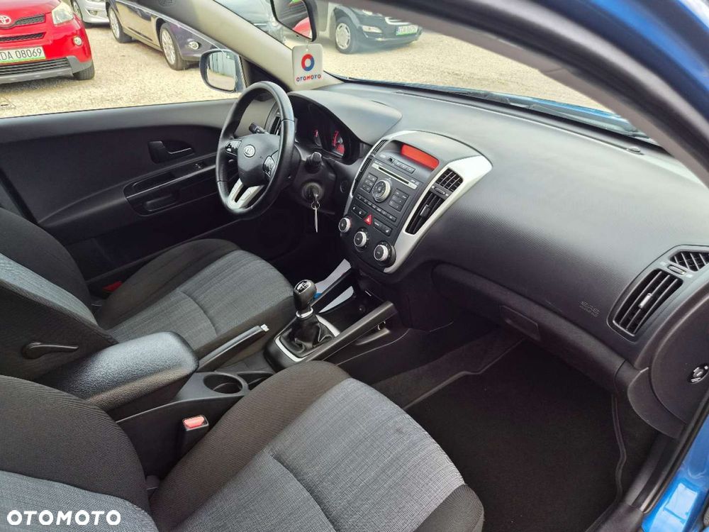 Kia Ceed - 22