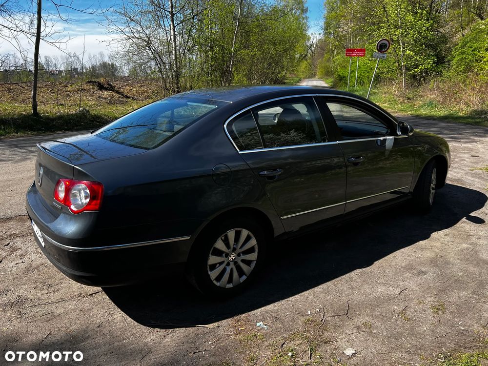 Volkswagen Passat 1.9 TDI DPF BlueMotion - 13