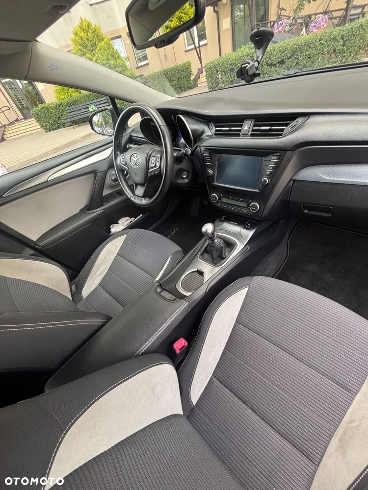 Toyota Avensis Touring Sports 1.8 Business Edition - 23