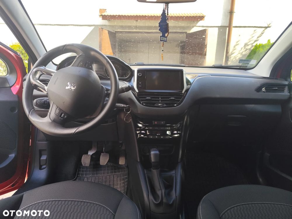 Peugeot 208 - 16